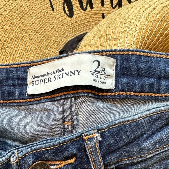 Abercrombie & Fitch Super Skinny Jeans Size 2R - Picture 3 of 10